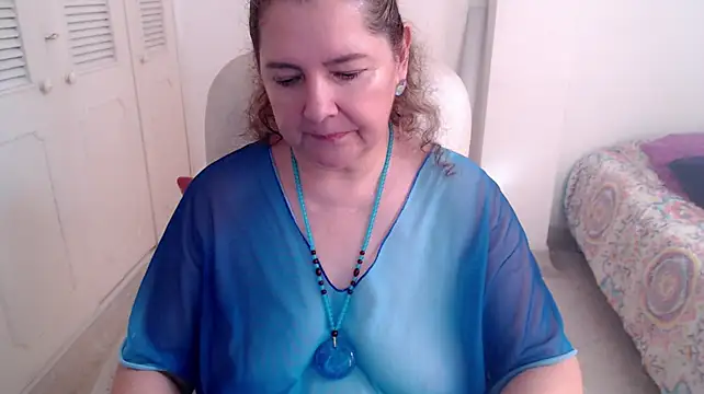 leonela_69 live cam preview