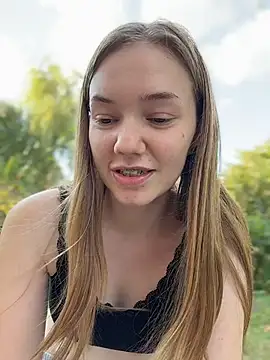 MilaMoone webcam