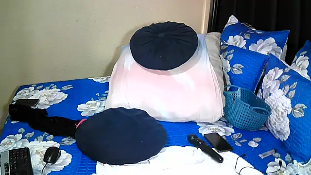 NaughtyLuux12