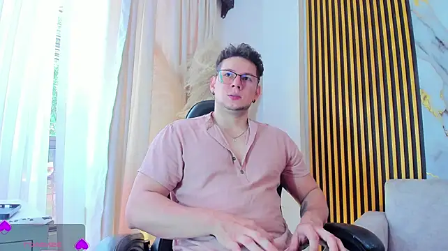 izui_pierce (M young) - Get naked and flex muscles