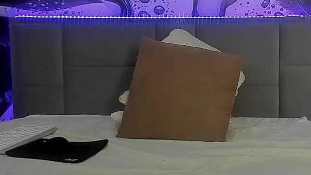 HollyTailors webcam