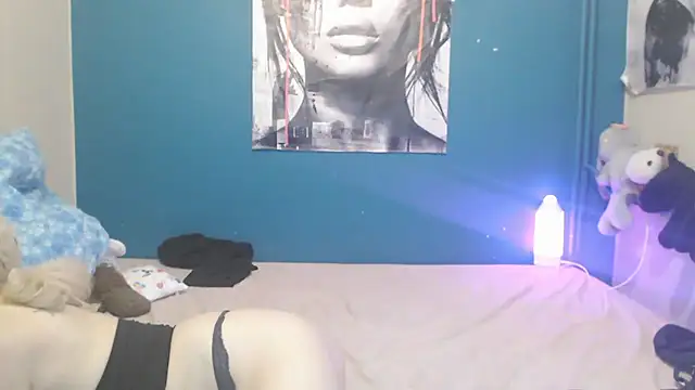 NADINNNE webcam