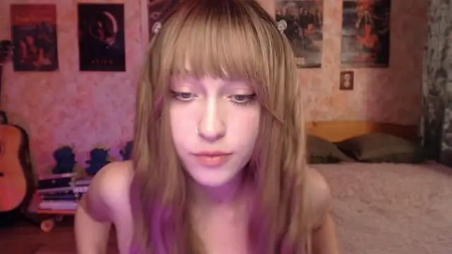 Friendly_Ellie live cam on StripChat
