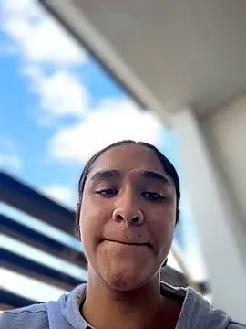 Isabella-Teen live cam preview