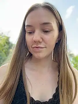MilaMoone webcam