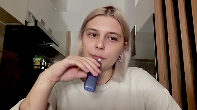 Ella_Bloom webcam