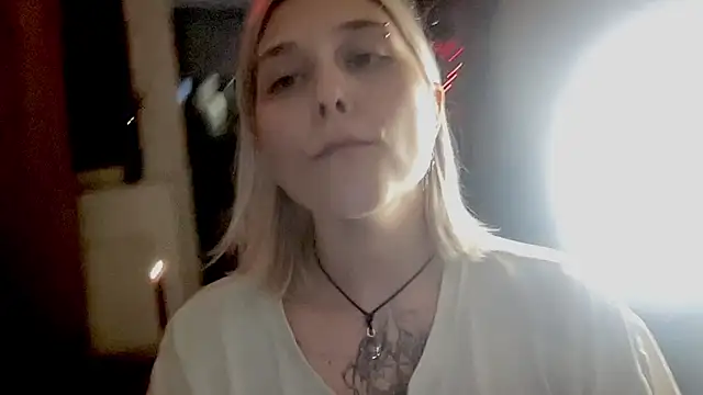Ella_Bloom webcam