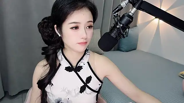 Momo-Wow webcam