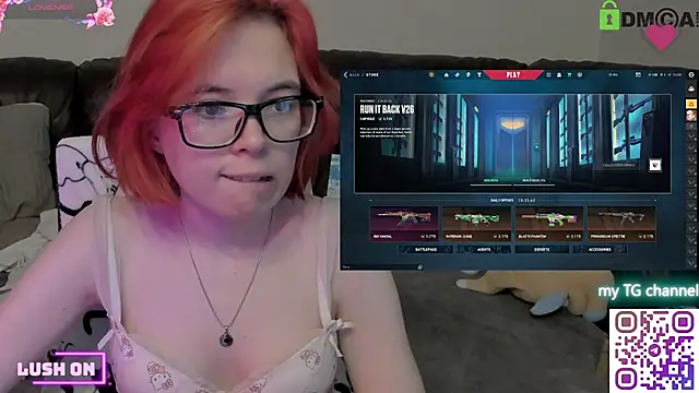 LinneaChan webcam