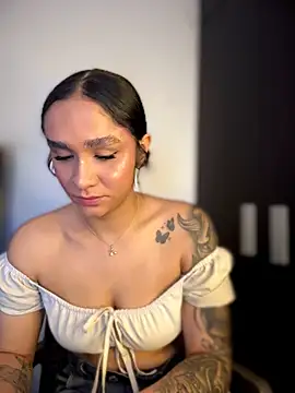 Isabella-Teen live cam