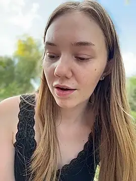 MilaMoone webcam
