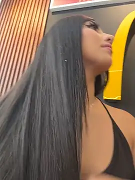 valentina-gomezz (F teen) - FINGERING PUSSY UNDER TABLE + LICK💦💦