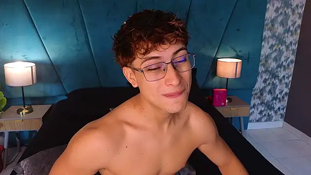aaron_eze (M young) - Striptease NAKED