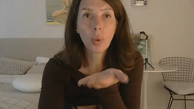 WhiteQueen888 webcam