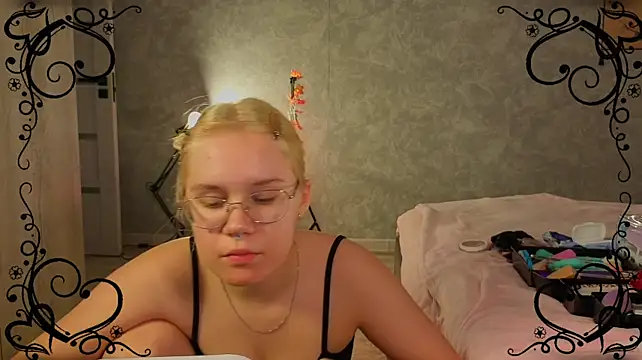 Mia_Luw webcam