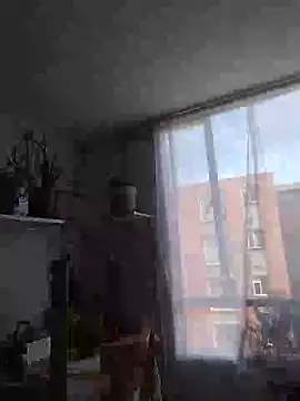 LaraCaliente webcam