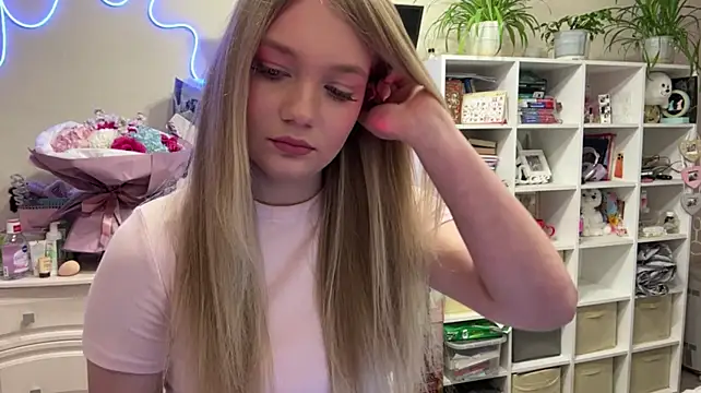 MayaStarlight webcam