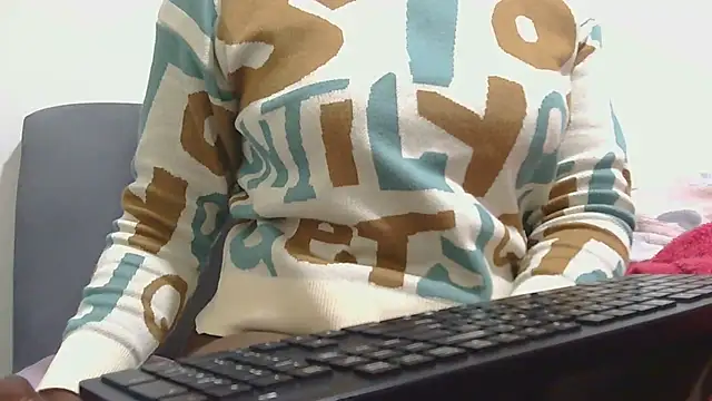 sluttylaura21 webcam