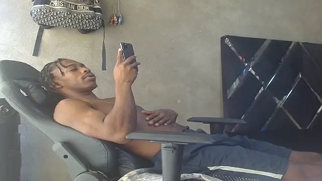Larry-n-clouds webcam
