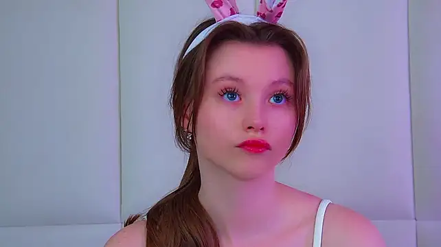 KeiraAsti webcam