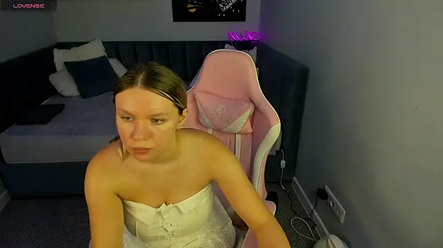 hloya_kiss webcam