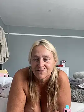 Blondnboujee53 webcam