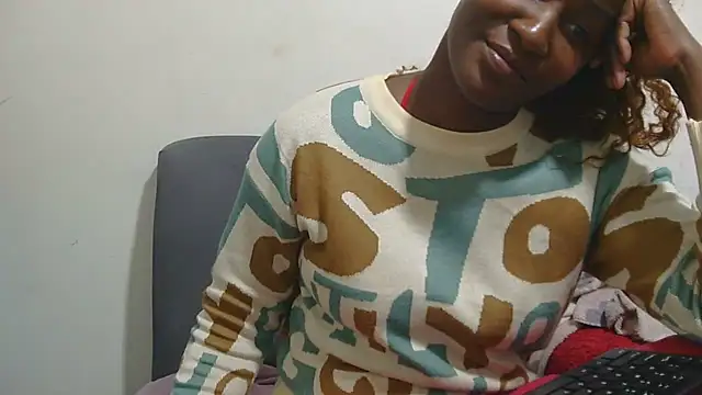 sluttylaura21 live cam preview