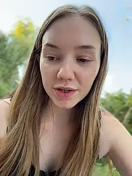 MilaMoone webcam