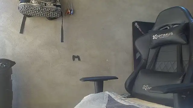 Larry-n-clouds webcam