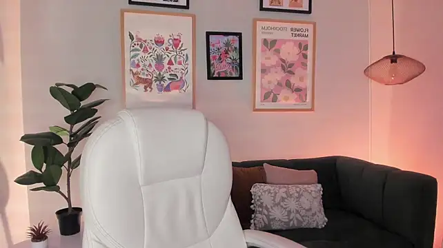 Tiffany_Low live cam preview
