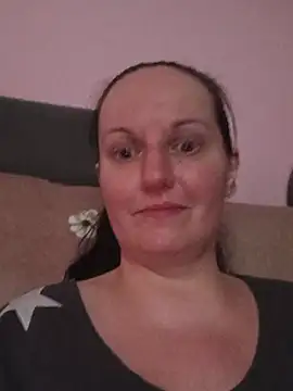BustyLadyAlma webcam