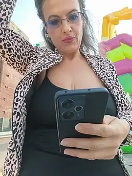 RebeccaNoble 🛏 live webcam