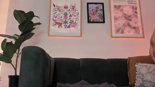 Tiffany_Low webcam