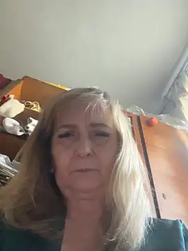 Irina2909@xh live cam on StripChat