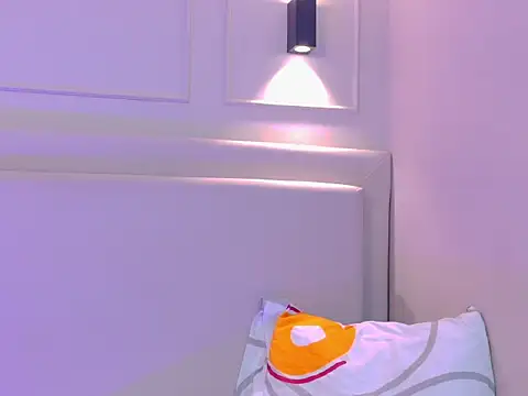 NaomiKlarc