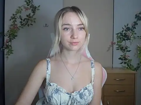 LuciaYoung webcam