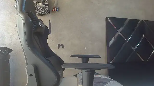 Larry-n-clouds webcam