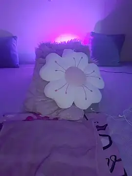 LunaBlaise live cam on StripChat