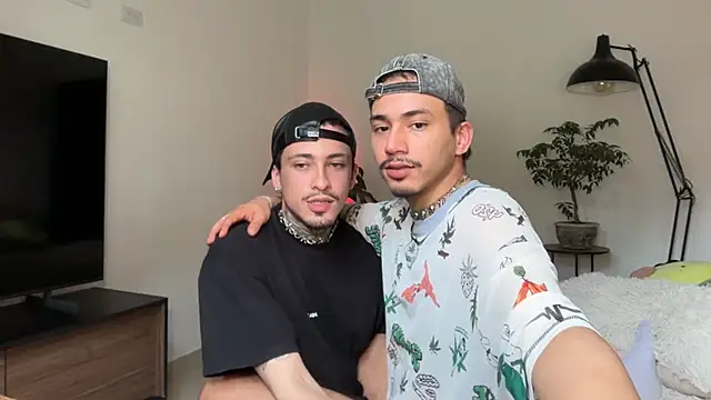 Noah_and_Steven live cam on StripChat