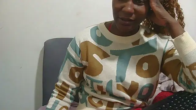 sluttylaura21 webcam