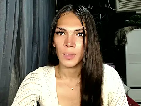 GORGEOUS_CARMEE webcam
