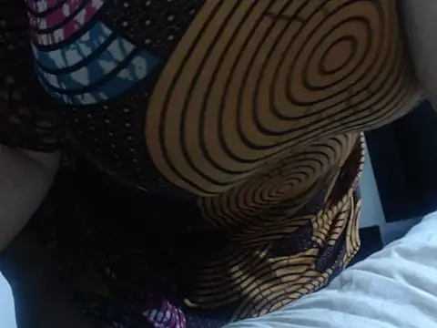 XHotJuicyBootyXX webcam