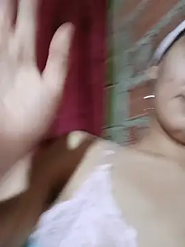 valeriaswang_Lucas webcam
