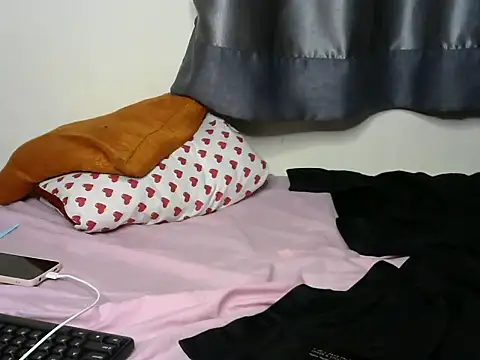 prettie_babe live cam on StripChat