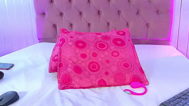 gabby-sweet (F teen) - I'm spreading my beautiful ass for you