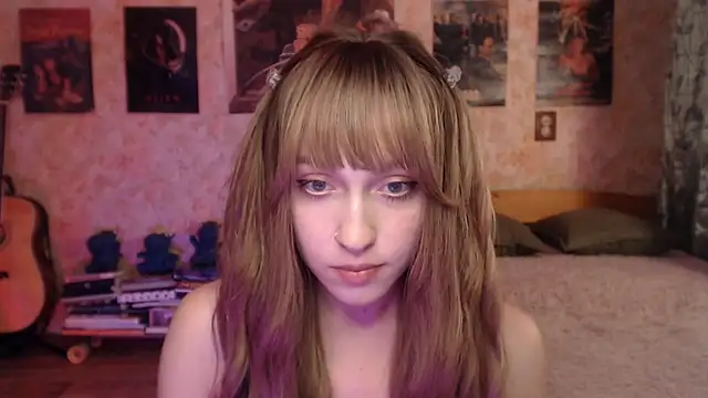 Friendly_Ellie live cam on StripChat