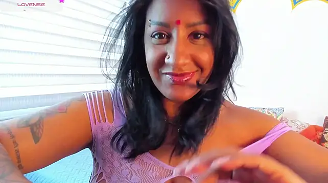 LadyNahir webcam