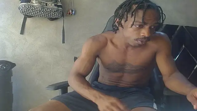 Larry-n-clouds webcam