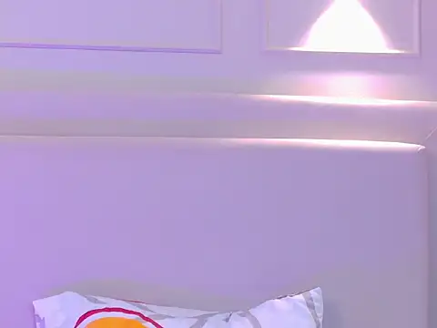 NaomiKlarc