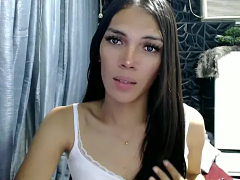 GORGEOUS_CARMEE